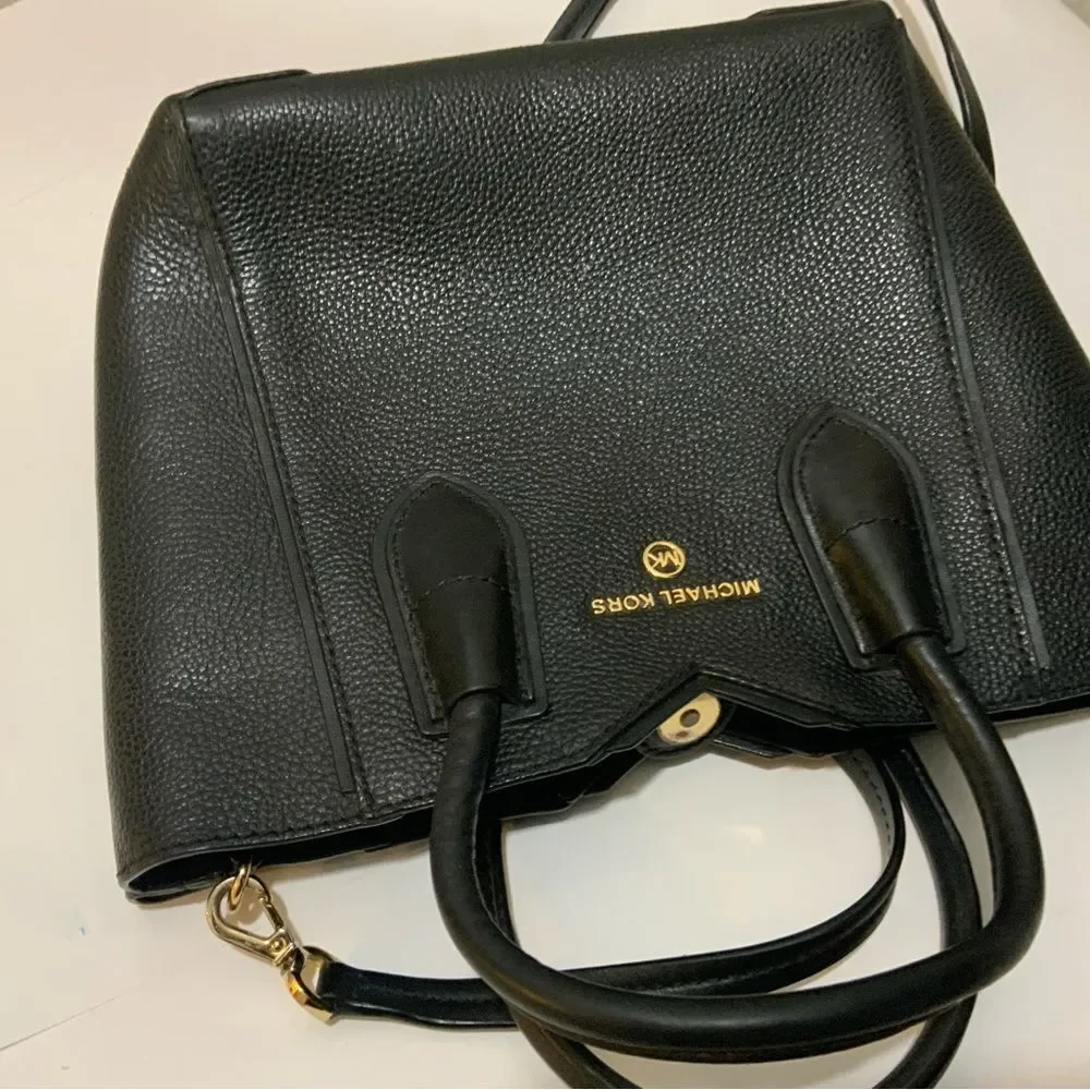 michael kors Mae Medium Pebbled Leather Messenger Bag